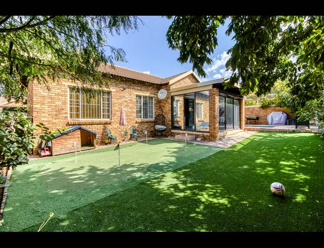 3 BEDROOM SECTIONAL TITLE RENTED IN NORTH RIDING